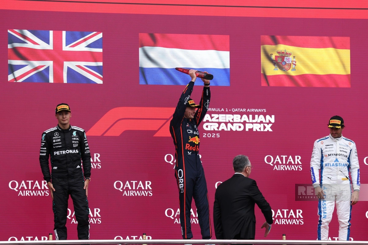 Ферстаппену вручен Кубок Гран-при Азербайджана Формулы 1