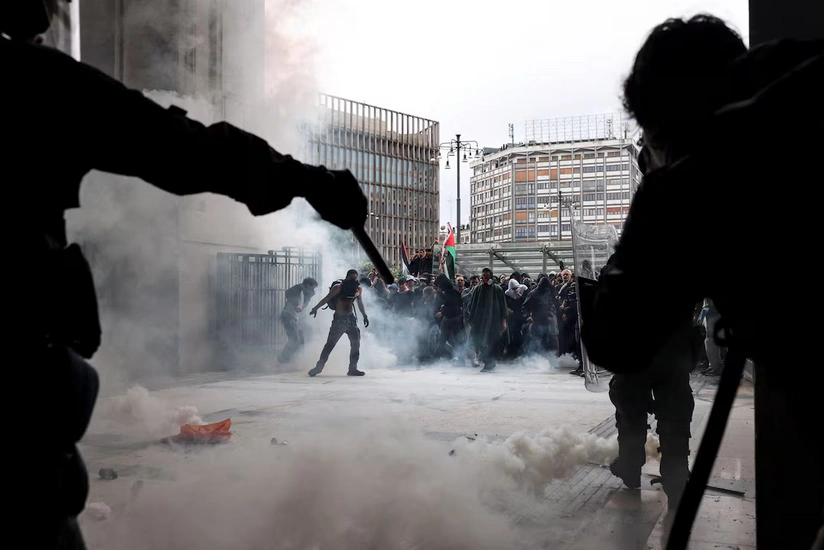 В Милане при столкновениях с протестующими пострадали 60 полицейских