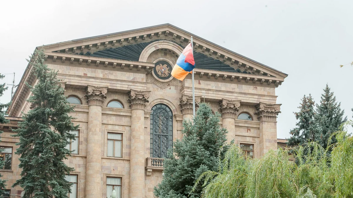 НС Армении 26 сентября обсудит инициативу оппозиции о вотуме недоверия Пашиняну