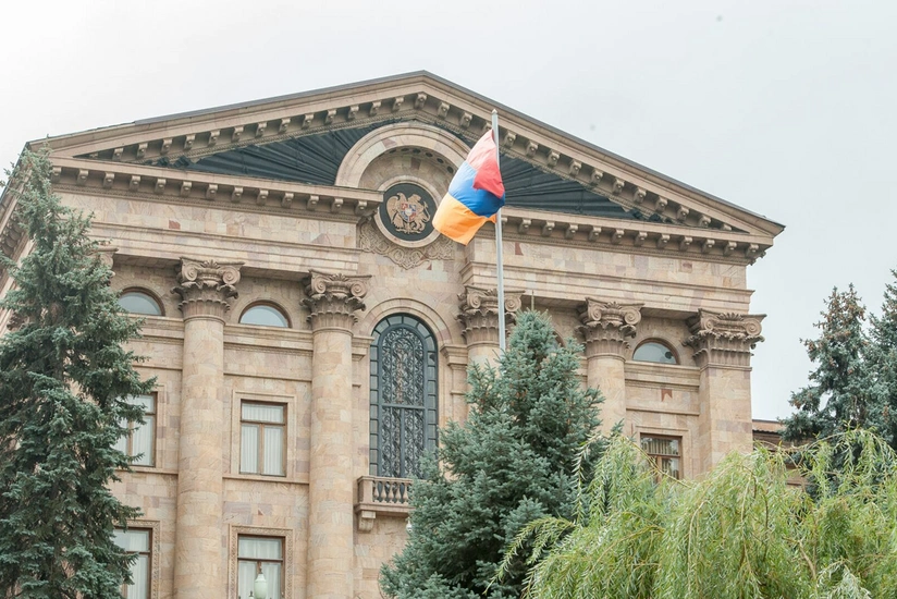 НС Армении 26 сентября обсудит инициативу оппозиции о вотуме недоверия Пашиняну