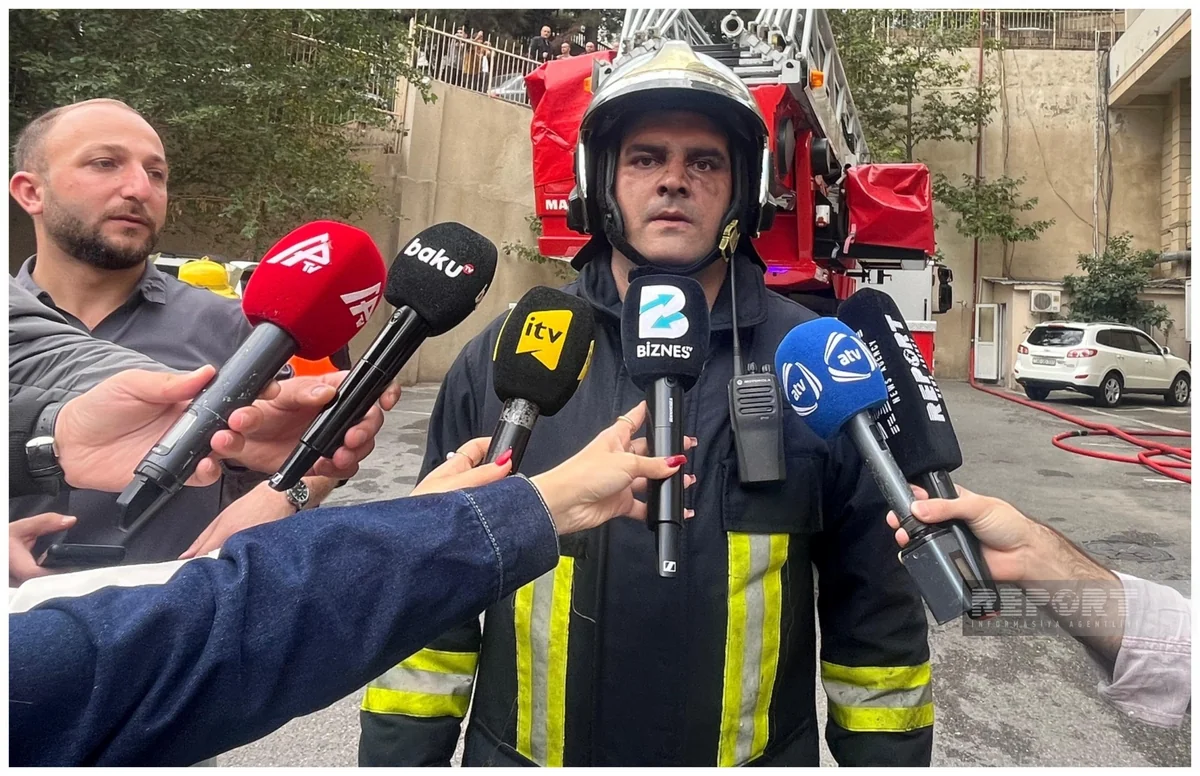 FHN: Bakıda yaşayış binasındakı yanğında 4 nəfər tüstüdən zəhərlənib, 44 sakin təxliyə edilib