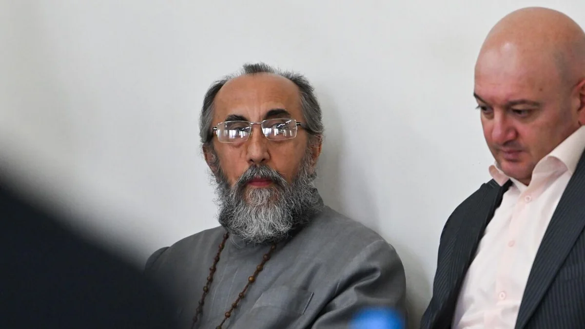 Ermənistanda arxiyepiskop hakimiyyəti devirməyə çağırışda təqsirli bilinib