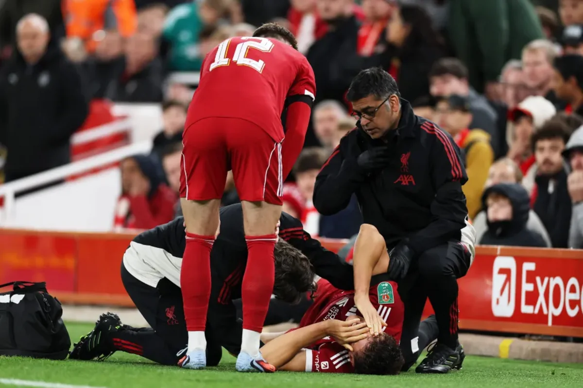 Liverpulun futbolçusu zədələnərək bir neçə aylıq sıradan çıxıb