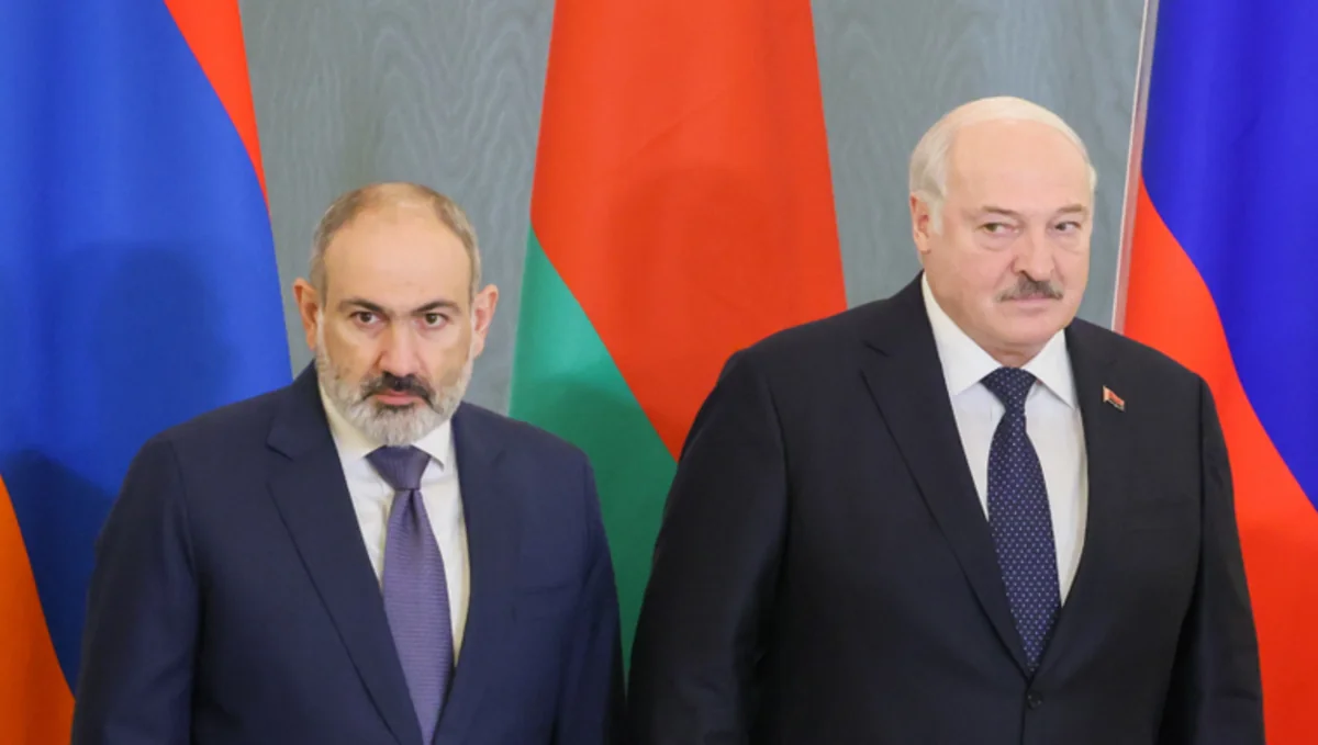 Paşinyan və Lukaşenko münasibətlərindəki gərginliyə baxmayaraq əl sıxıblar