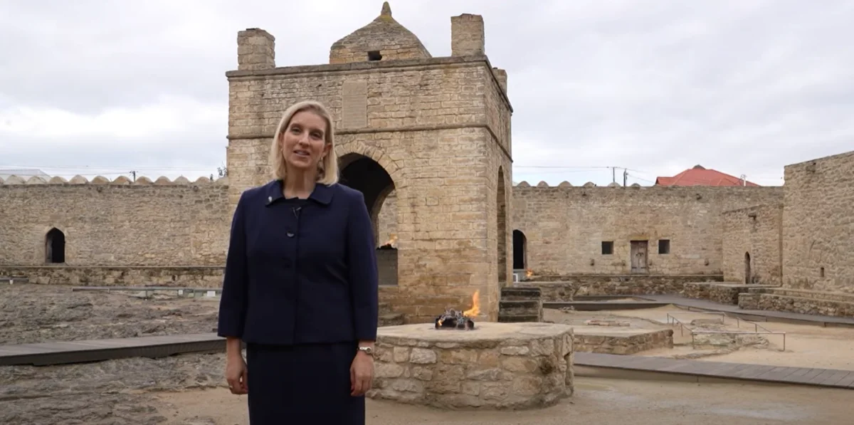 US chargé d'affaires visits Ateshgah Temple in Azerbaijan
