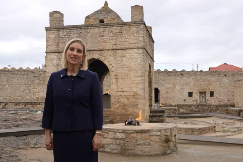 ABŞ-nin Azərbaycandakı səfirliyinin müvəqqəti işlər vəkili Atəşgah məbədini ziyarət edib