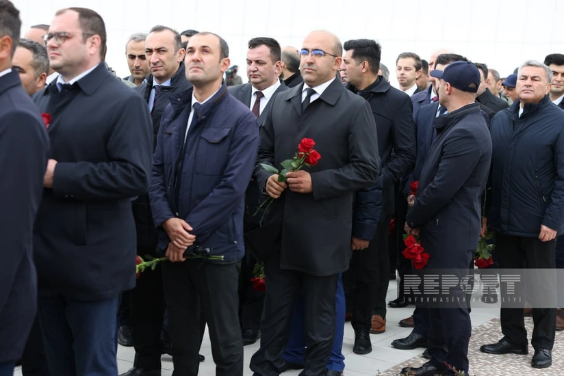 Azərbaycan xalqı Zəfər parkını ziyarət edir
