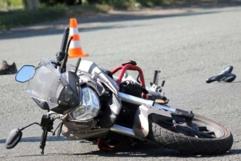 Neftçalada motosiklet divara çırpılıb, ölən var
