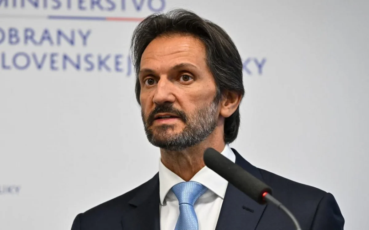 Глава Минобороны Словакии в конце недели отправится в Украину