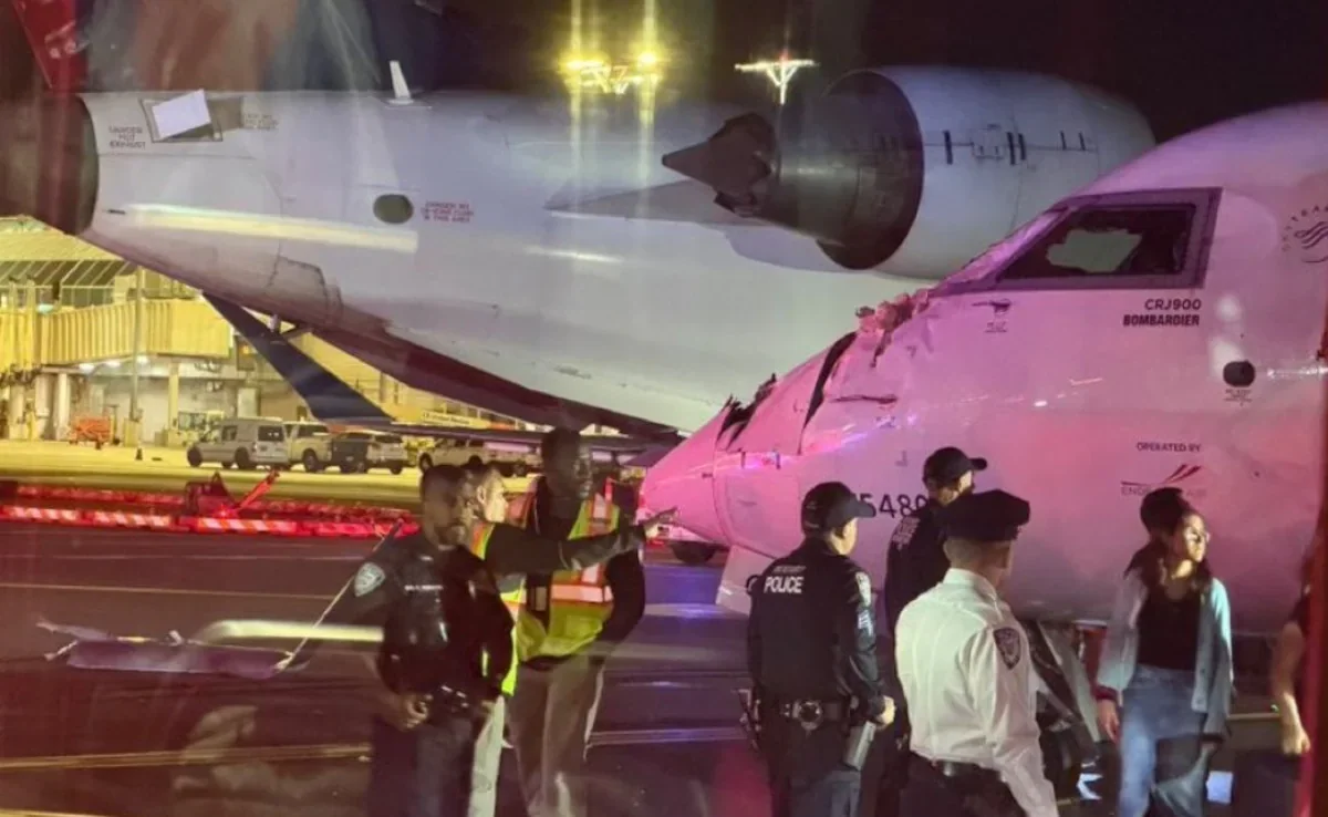 Nyu-Yorkda iki təyyarə toqquşub, xəsarət alan var