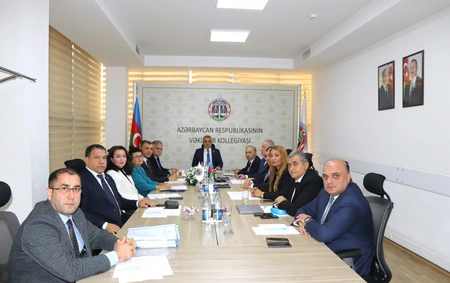 İki vəkilin fəaliyyəti dayandırılıb, dördünə xəbərdarlıq edilib