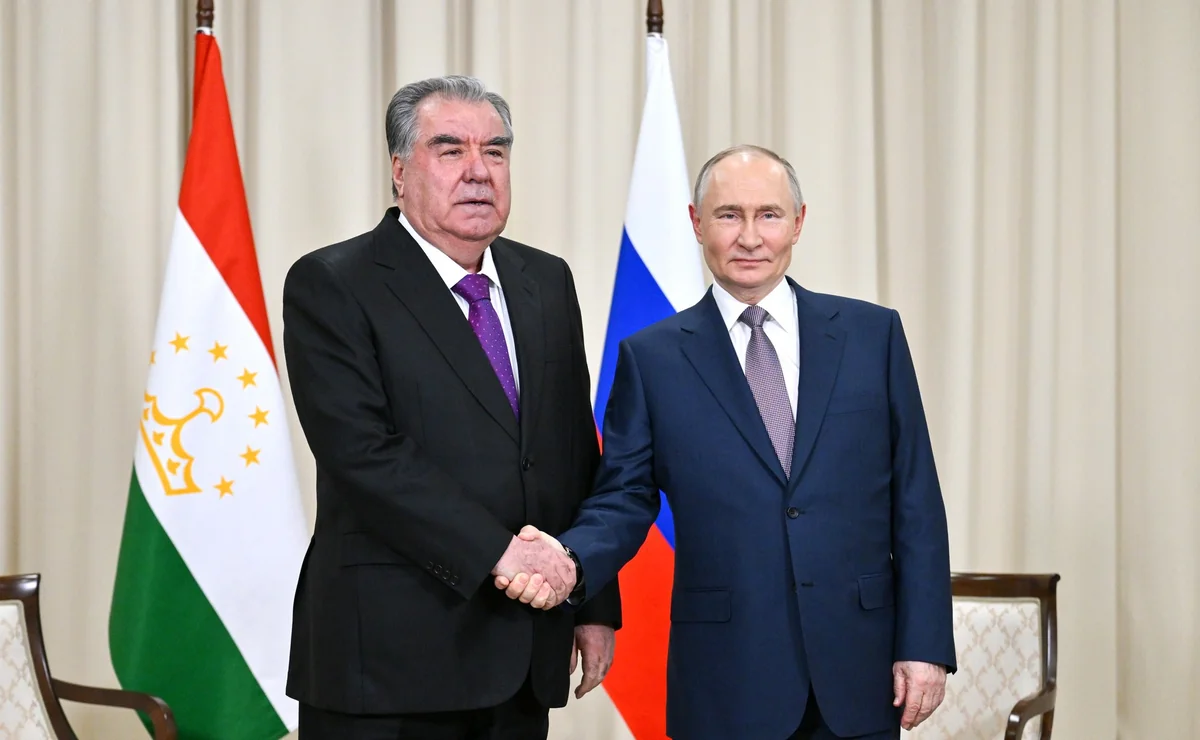 Путин и Рахмон провели неформальную встречу в Душанбе