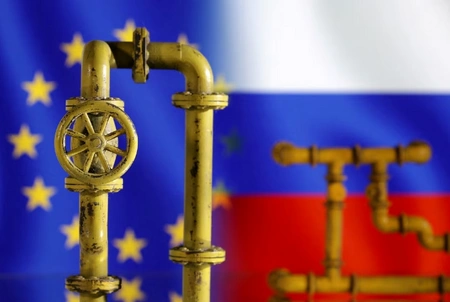 Послы стран ЕС согласовали план отказа от нефти из РФ к 2028 году