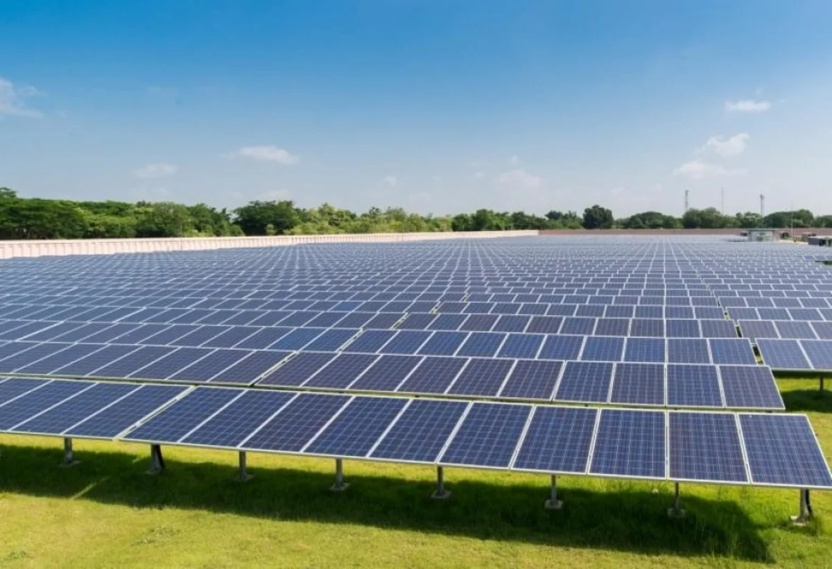 Biləsuvar Günəş Elektrik Stansiyasında panellər xüsusi qurğular vasitəsilə avtomatik olaraq təmizlənəcək