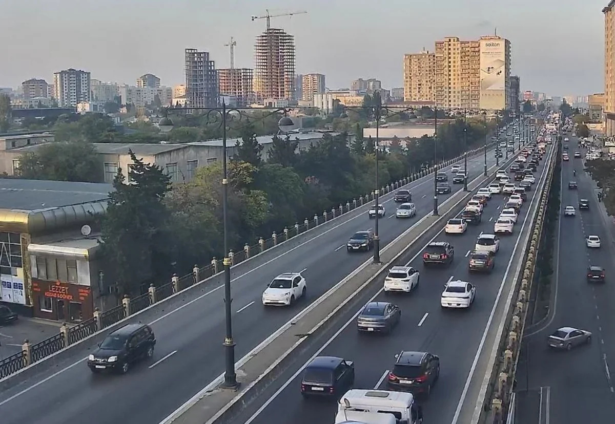 Bakıda 12 istiqamətdə nəqliyyatın sıxlığı müşahidə edilir