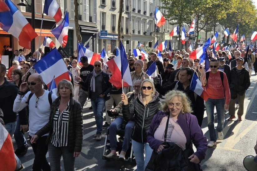 Parisdə Makronun istefası və Fransanın Aİ-dən çıxması tələbi ilə nümayiş keçirilib