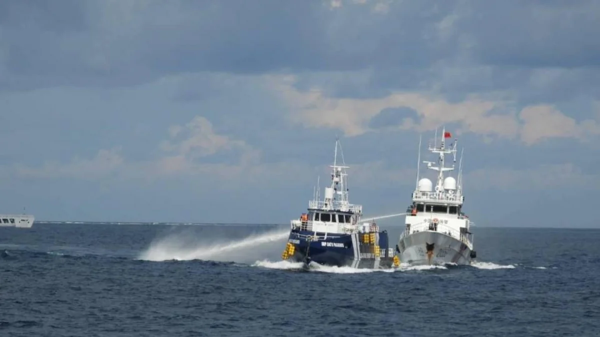 Cənubi Çin dənizində Filippin gəmisinə hücum edilib