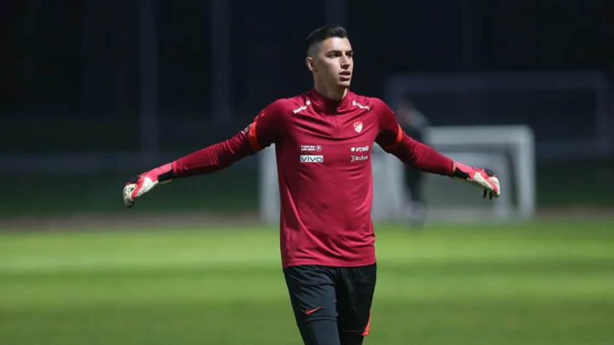 Türkiyəli futbolçu oyunun iştirak ərizəsinə salınmadığı üçün millinin düşərgəsini tərk edib