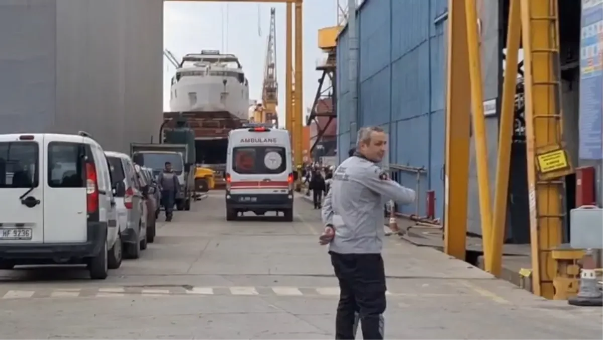 İstanbulda tərsanədə partlayış olub, ölən və yaralananlar var