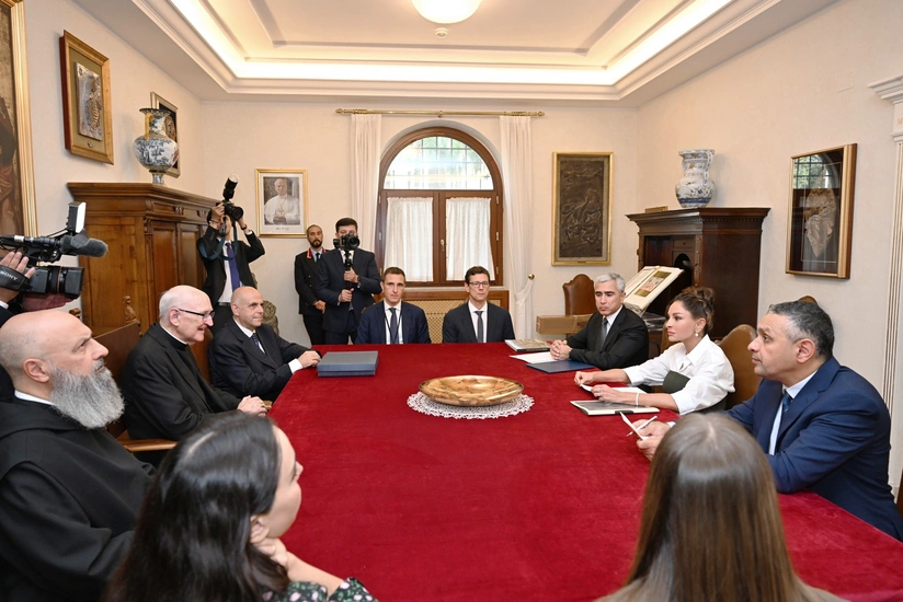 Birinci vitse-prezident Müqəddəs Pavel Bazilikasının baş keşişi ilə görüşüb