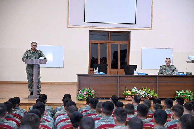 Müdafiə Nazirliyinin rəhbərliyi Ordunun təminatı və döyüş hazırlığını yoxlayıb