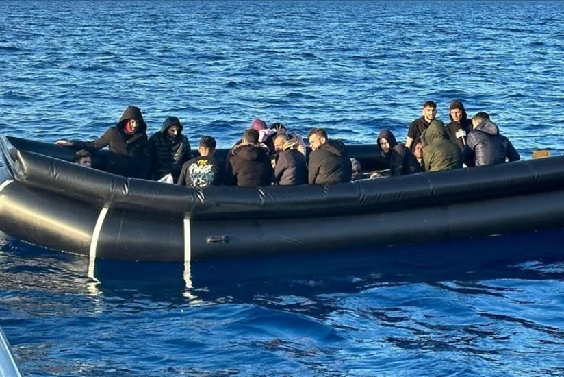 В Греции лодка с мигрантами разбилась о скалы: двое погибших