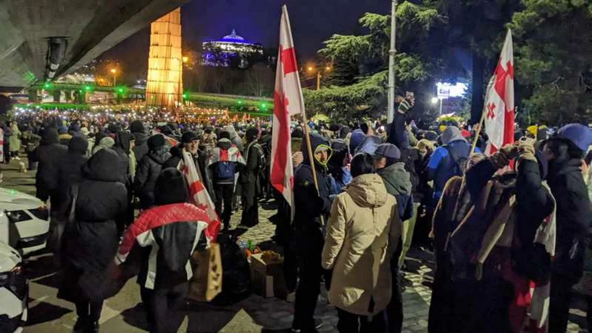 Демонстранты освободили проезжую часть проспекта Руставели в Тбилиси - ОБНОВЛЕНО