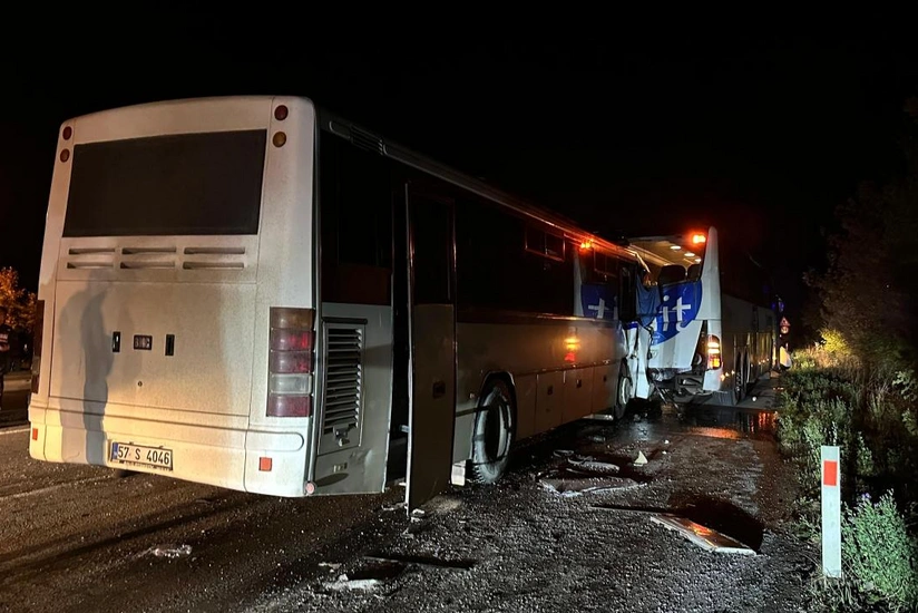 При столкновении автобусов на севере Турции пострадали 12 человек
