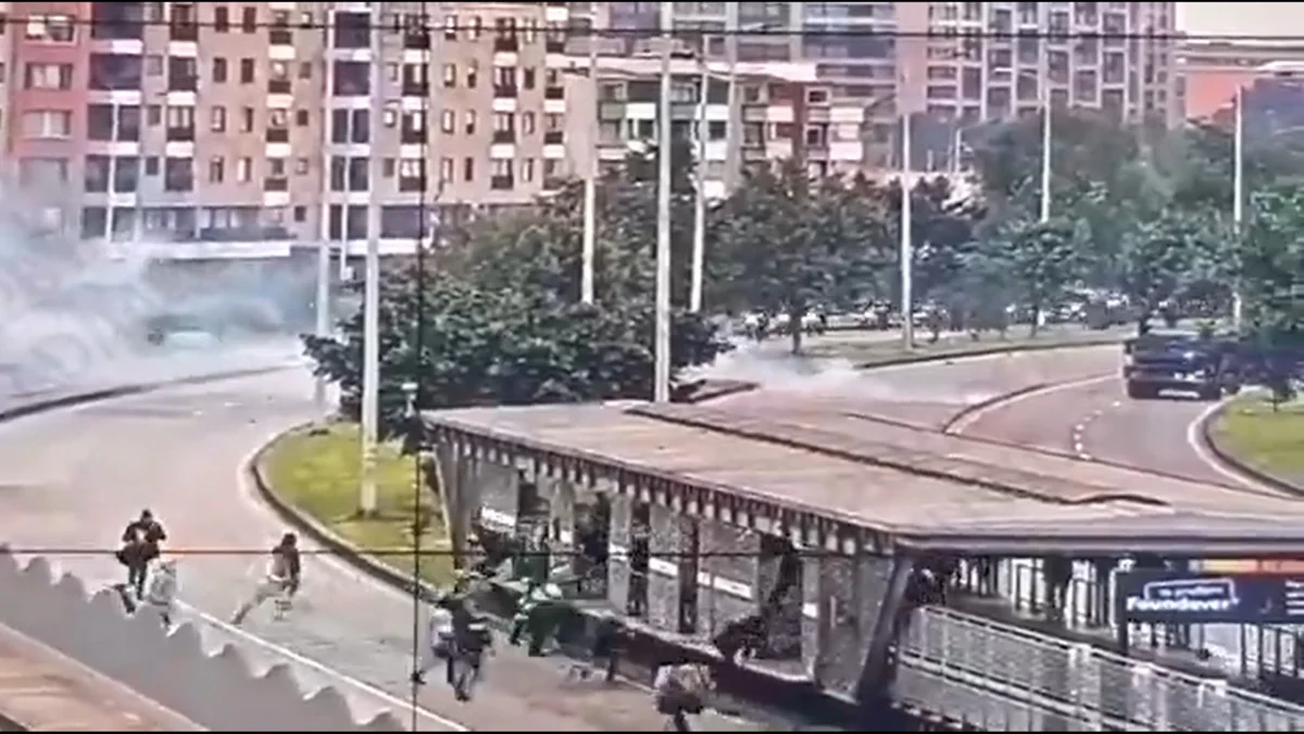 ABŞ-nin Kolumbiyadakı səfirliyinə hücum edilib, xəsarət alanlar var