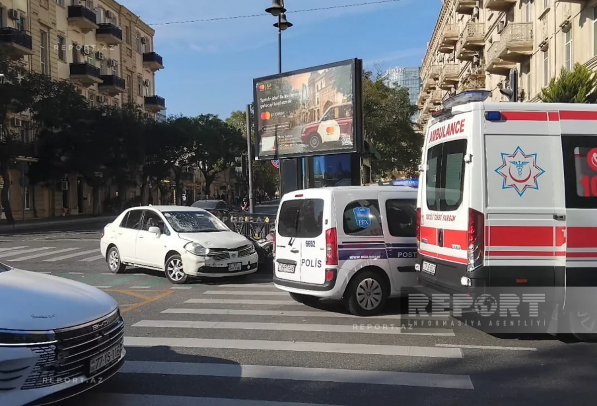 Bakıda avtomobil motosikletlə toqquşub, xəsarət alan var