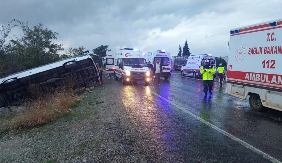 Türkiyədə avtobusun aşması nəticəsində bir nəfər ölüb, 32 nəfər yaralanıb