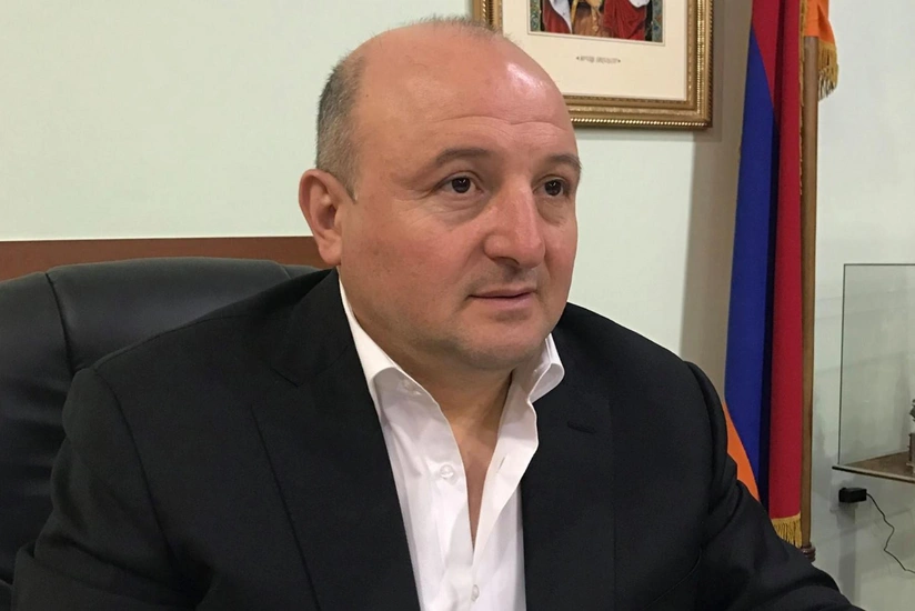 Ermənistanda mer və daha yeddi nəfər rüşvət almaqda ittiham olunur - YENİLƏNİB