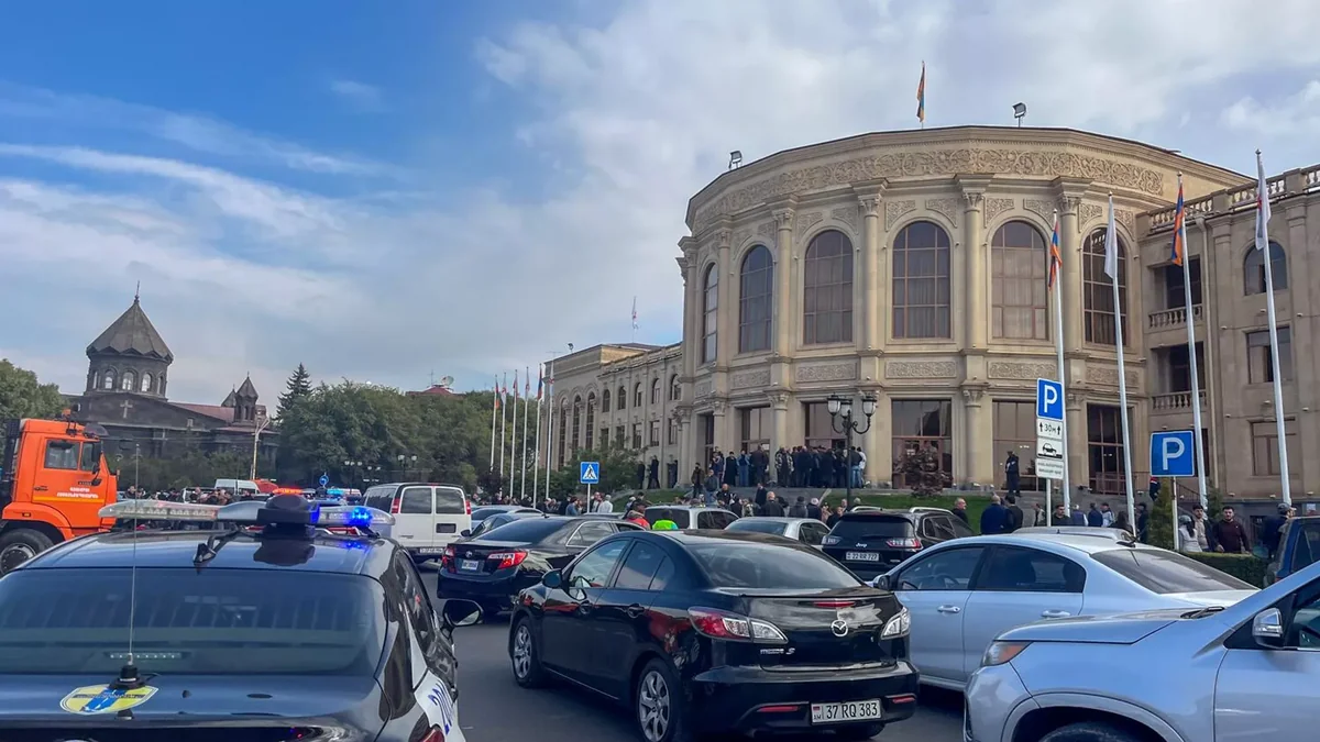 СК Армении: На акции протеста у мэрии Гюмри задержаны 33 человека