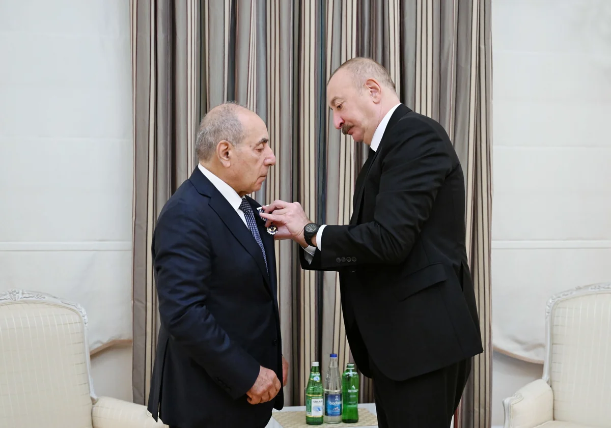 İlham Əliyev Yaqub Eyyubova İstiqlal ordenini təqdim edib - YENİLƏNİB