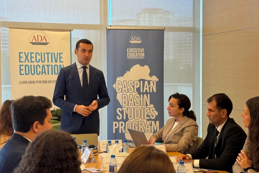 Ayxan Hacızadə TDT-yə üzv və müşahidəçi ölkələrin diplomatları ilə görüşüb