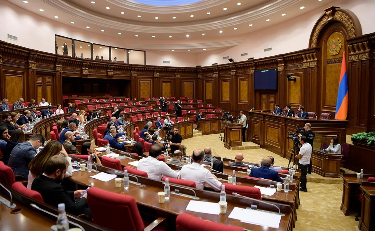 Парламент Армении принял в I чтении закон, позволяющий закрыть религиозный телеканал