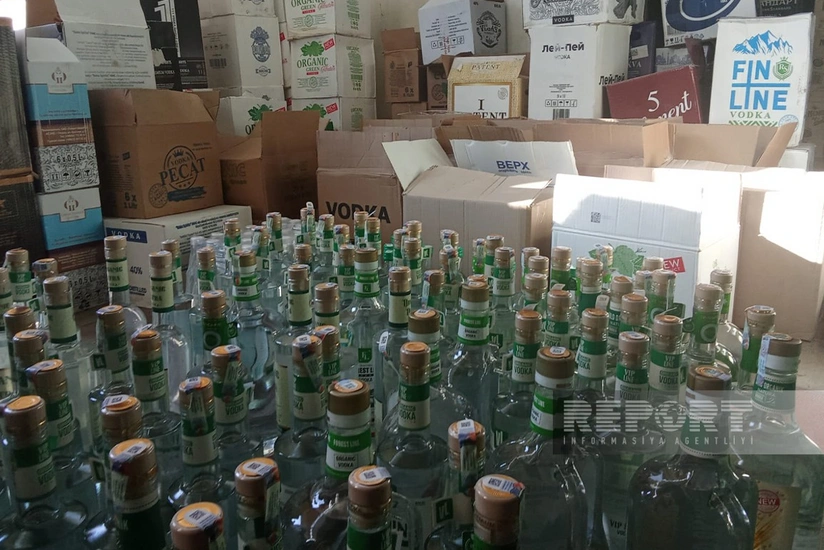 Ağsuda saxtalaşdırma əlaməti olan 247 ədəd alkoqollu içki satışdan çıxarılıb