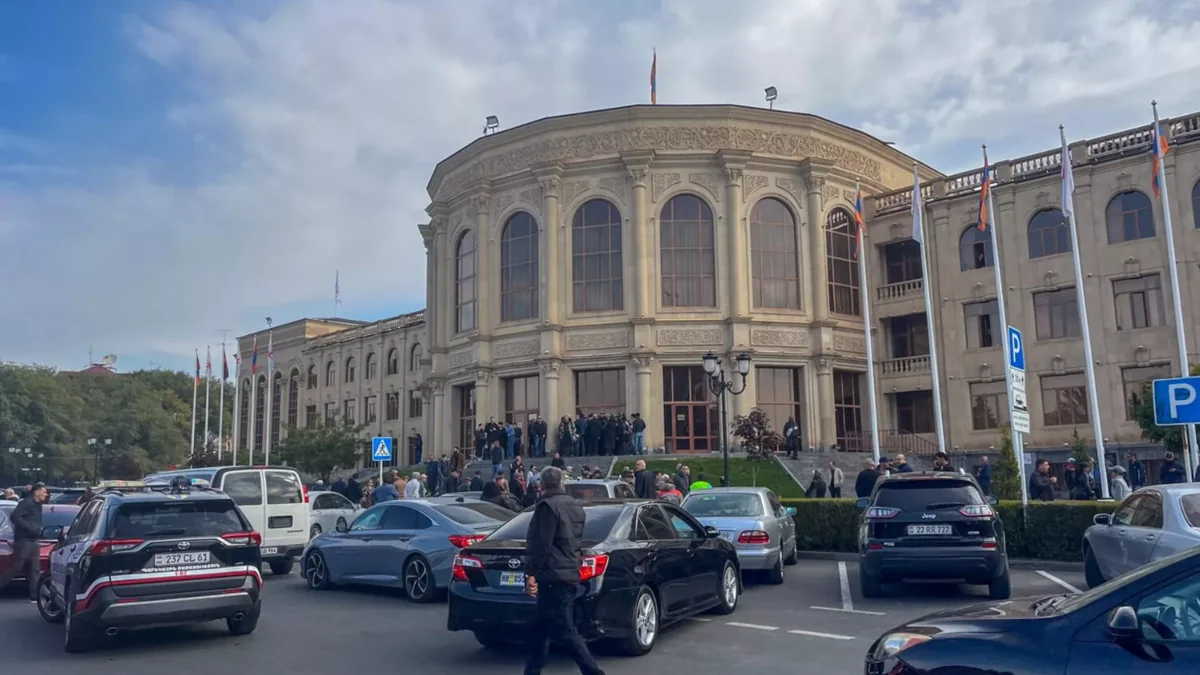 Ermənistanda etiraz aksiyalarından sonra daha bir neçə nəfər saxlanılıb