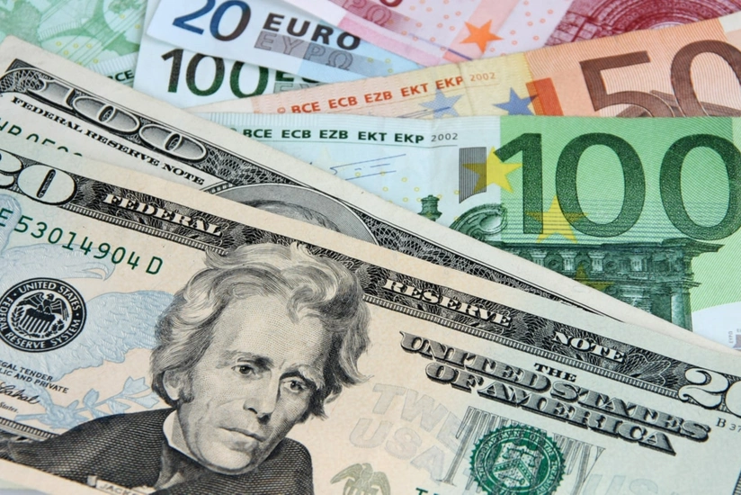 Azərbaycan son 1 ildə valyuta ehtiyatlarını 11 %-ə yaxın artırıb