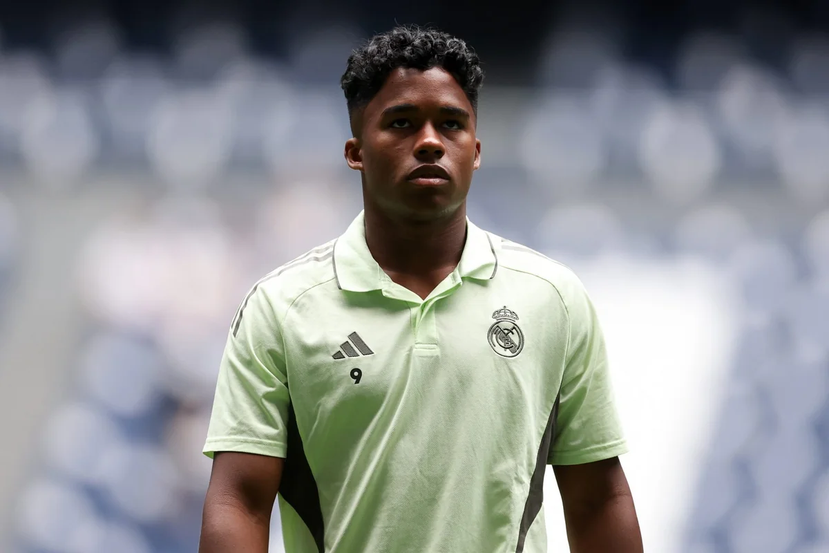 Real futbolçusunu icarəyə vermək üçün onun agentləri ilə görüşüb