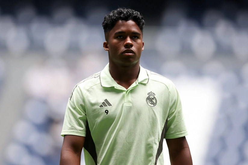 Real futbolçusunu icarəyə vermək üçün onun agentləri ilə görüşüb
