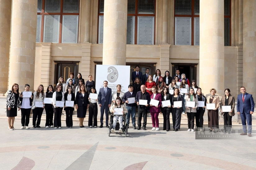 Naxçıvanda fiziki imkanları məhdud şəxslərin əl işlərinin sərgi-satış yarmarkası olub