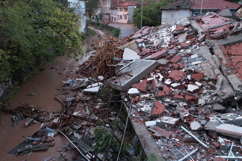 4 buildings destroyed by earthquake in Türkiye