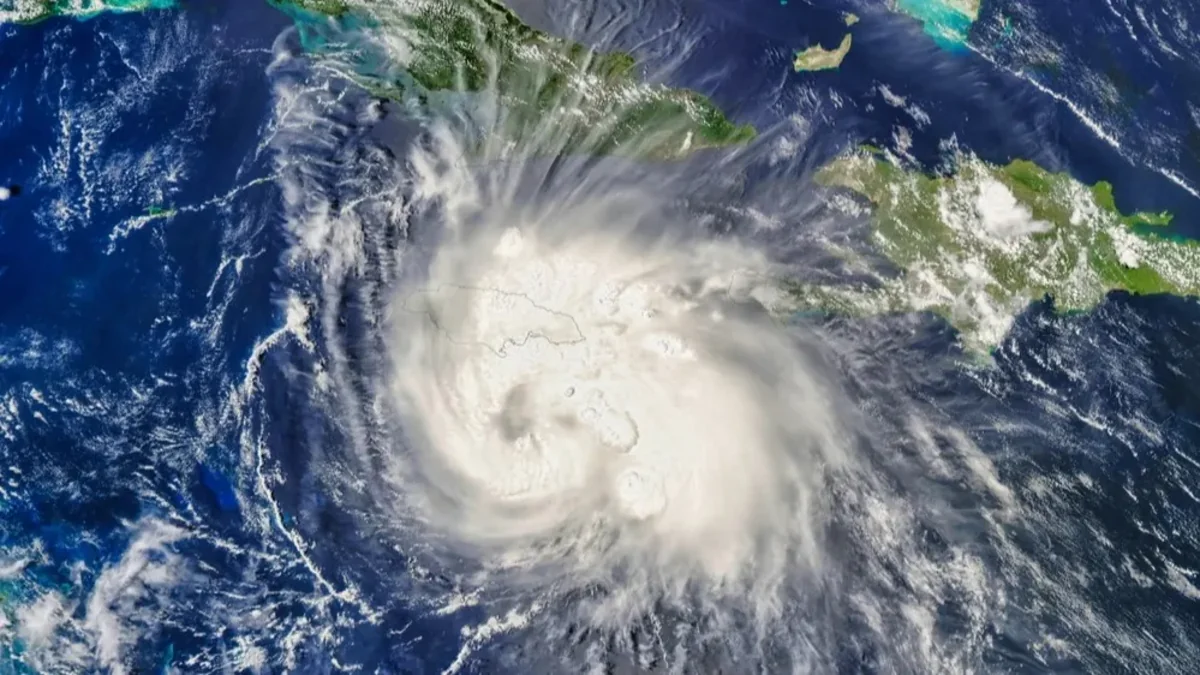 Ураган Мелисса ослабел до 4-й категории