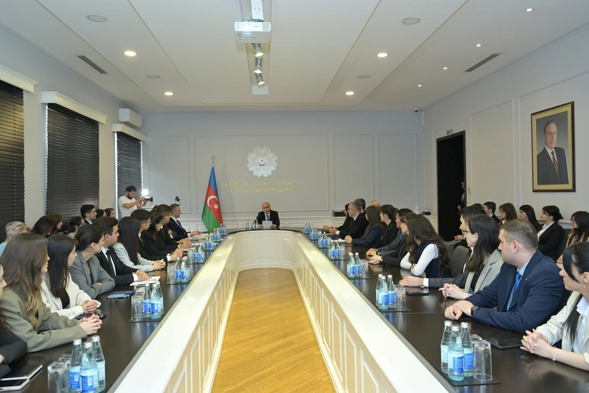 Emin Əmrullayev III Maarifçi tələbə-məzun təcrübə proqramının iştirakçıları ilə görüşüb