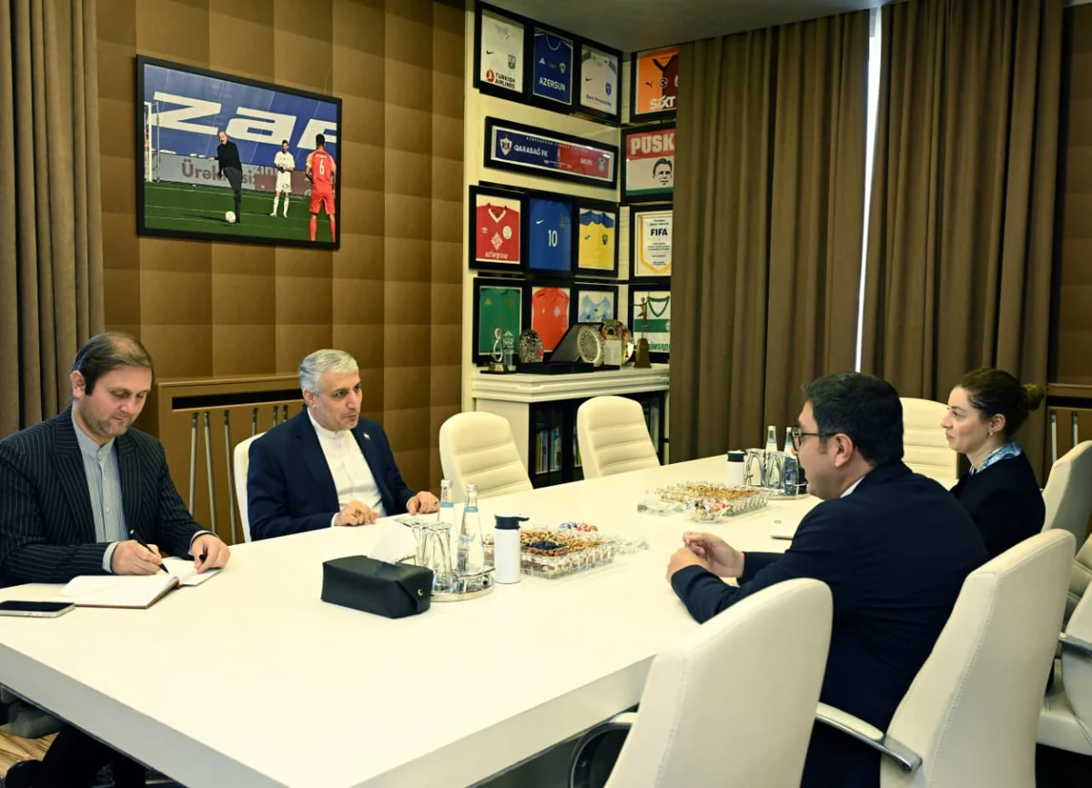 Fərid Qayıbov İran səfiri ilə gənclər və idman sahəsində əməkdaşlığı müzakirə edib