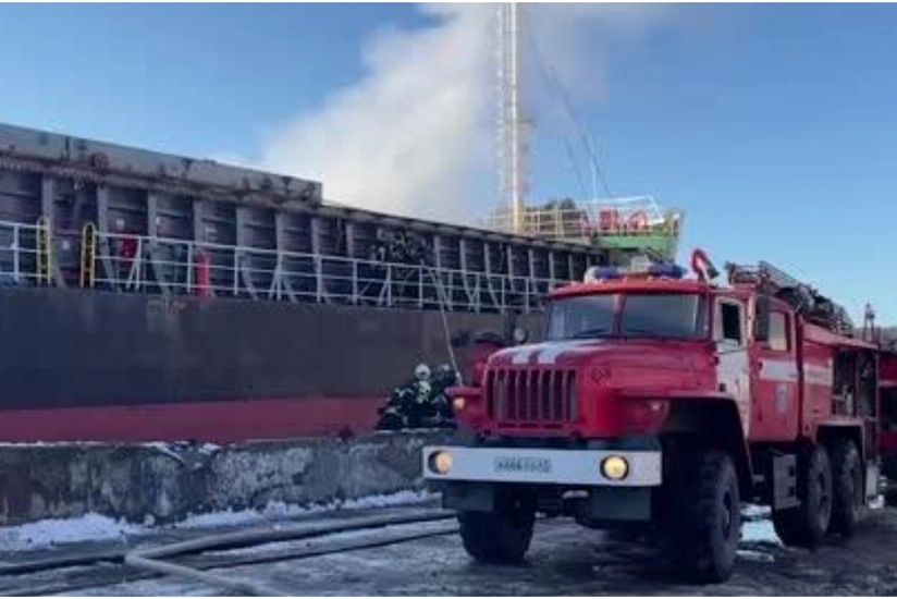 На Камчатке загорелось судно