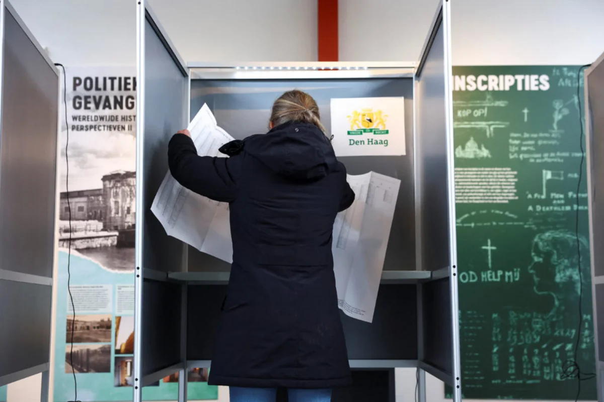 Выборы в Нидерландах: ультраправые и центристы лидируют после обработки 98% бюллетеней