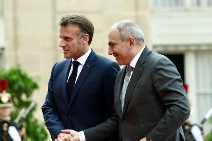 Макрон поздравил Пашиняна с установлением мира между Ереваном и Баку - ОБНОВЛЕНО