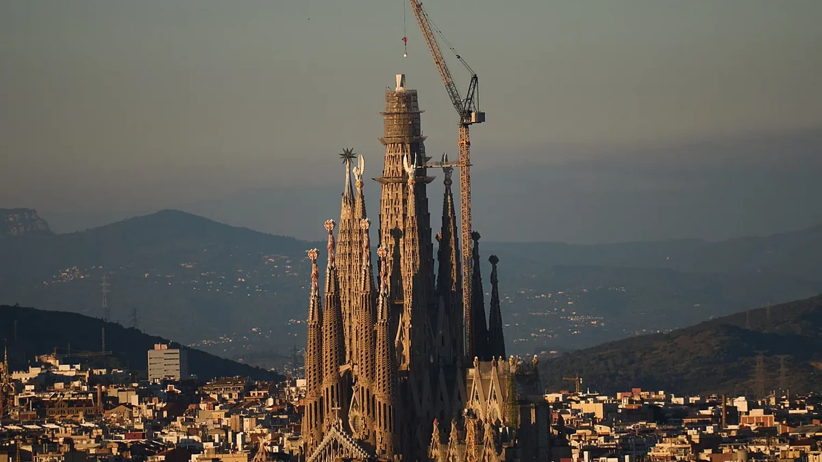 Sagrada Familia Church в Барселоне стала самой высокой церковью в мире